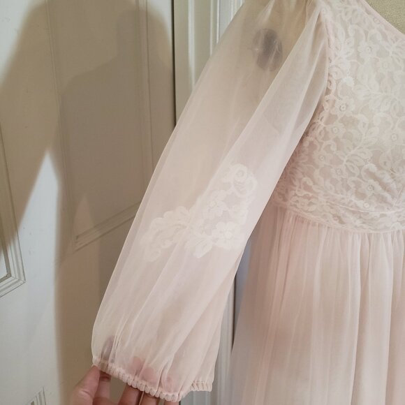 Vintage Miss Elaine chiffon nightgown & robe peignoir set in baby pink - Picture 9 of 16